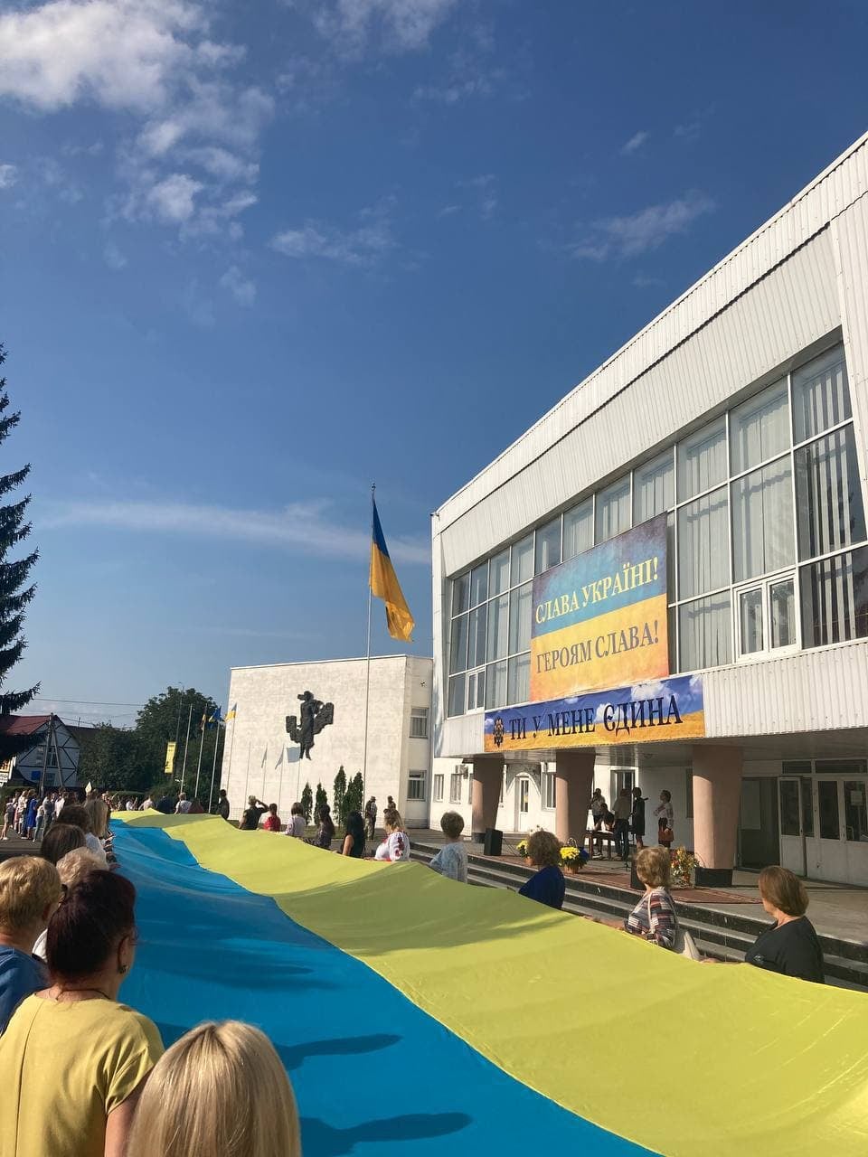 УРОЧИСТА ЦЕРЕМОНІЯ ПІДНЯТТЯ ДЕРЖАВНОГО ПРАПОРА УКРАЇНИ