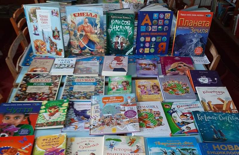 Акція «ПОДАРУЙ БІБЛІОТЕЦІ КНИГУ!» продовжується