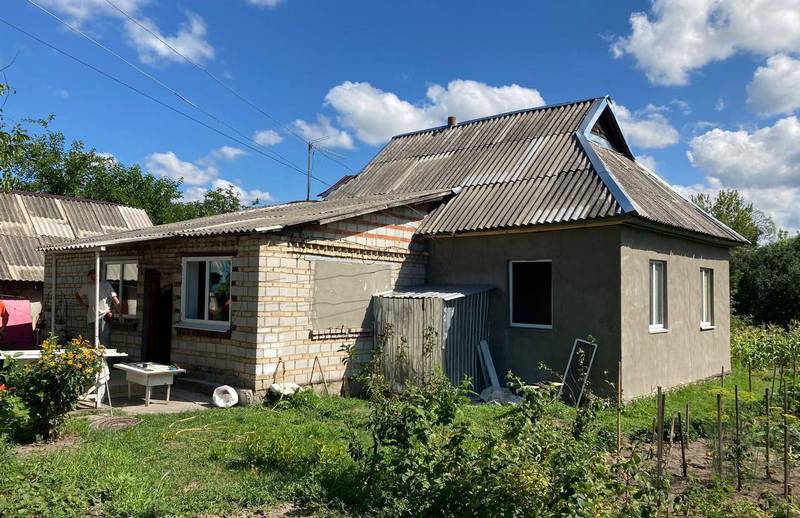 Роботи зі встановлення пошкоджених вікон тривають