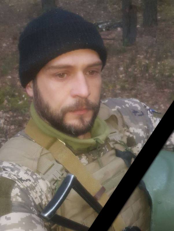 Макарівщина зі сльозами на очах проводжала в останню дорогу свого Героя – матроса Олександра ЗАВІРЮХУ