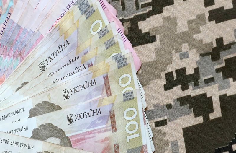 Чи правда, що військовослужбовці та їхні дружини/чоловіки можуть не платити за кредитом?