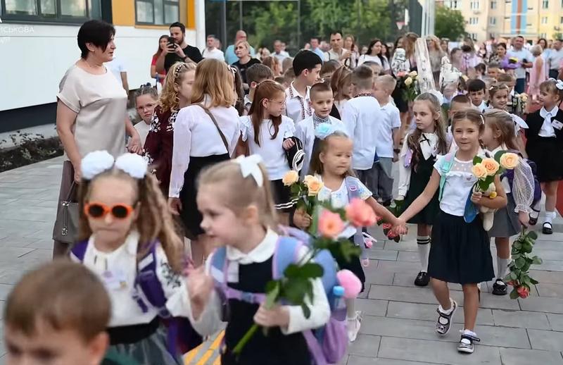 🎒📚Цьогоріч понад 18 тисяч дітей Київщини вперше пішли до школи