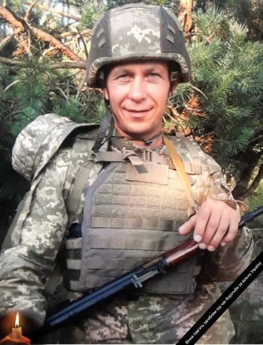 Знову громада стоятиме навколішки, проводжаючи в останню путь героя, що повернувся на щиті…