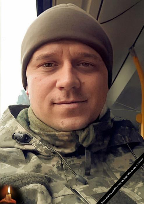 Знову громада стоятиме навколішки, проводжаючи в останню путь героя, що повернувся на щиті…