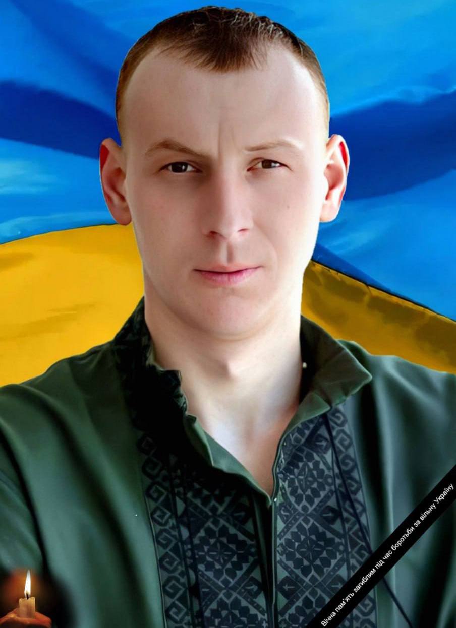 Знову громада стоятиме навколішки, проводжаючи в останню путь героя, що повернувся на щиті…