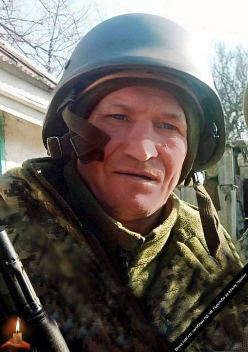 Знову громада стоятиме навколішки, проводжаючи в останню путь героя, що повернувся на щиті…