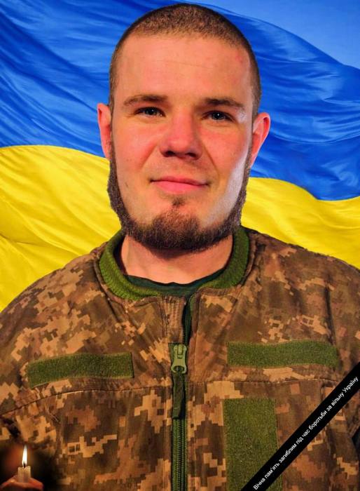 Знову громада стоятиме навколішки, проводжаючи в останню путь героя, що повернувся на щиті…
