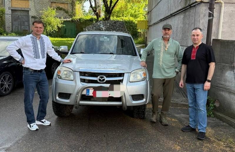 Фото автомобіля під час передачі