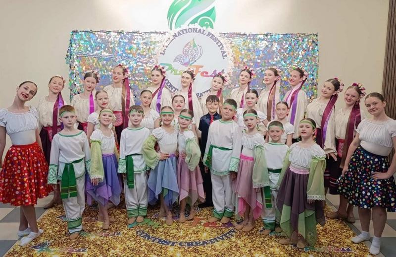 Учасники Ансамблю танцю «Калинонька»