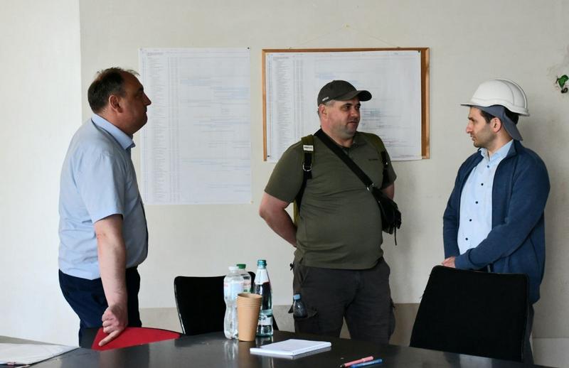 Делегація відвідує об'єкти, які відновлюються та ремонтуються у межах проєкту "Підтримка ЄС з відновлення Макарова"