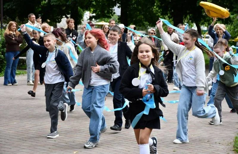 🔔 Шкільні дзвоники відлунали, щоденники закриті, а в школах Макарівської громади завершився ще один навчальний рік