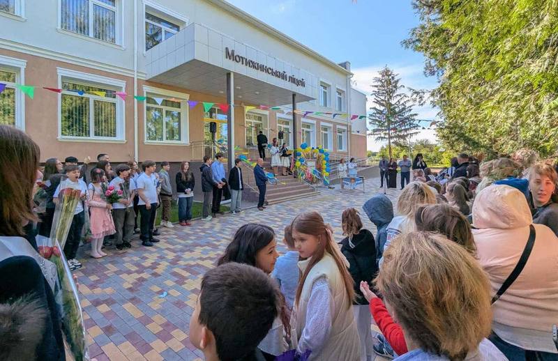 Урочиста лінійка в Мотижинському ліцеї