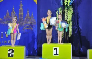 Учасниці змагань «Prestige Cup» на призовому п'єдесталі під час церемонії нагородження