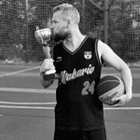 Дитячий тренер з баскетболу Денис Сліпко