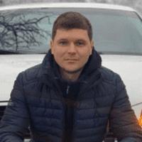 Тренер з волейболу сидячи представник місцевого осередку КЗ КОР Київський регіональний центр «Інваспорт» та майстер спорту Павло Тарасенко