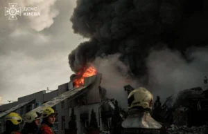 Масована атака РФ на Київ: Масштабна пожежа внаслідок влучання ракети