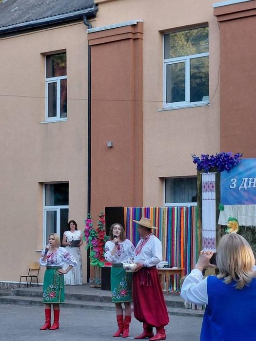 Оголошення благодійного збору коштів для підтримки військових під час святкування Дня села в Копилові.