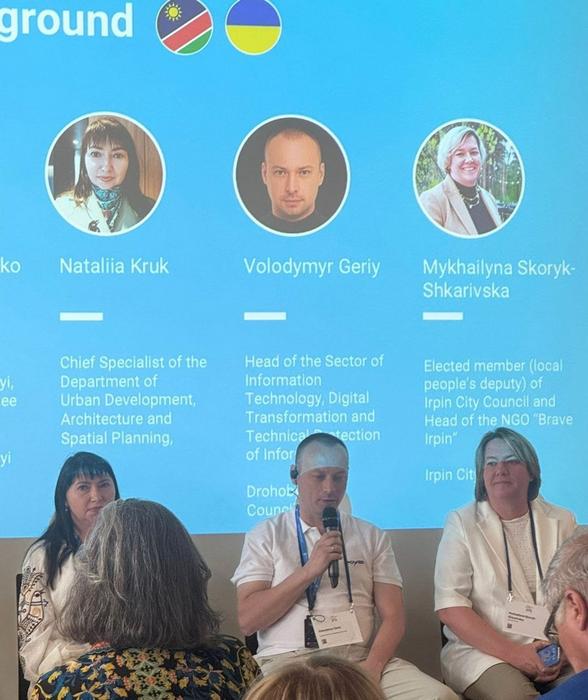 Наталія Крук, Володимир Герій та Михайлина Скорик-Шкарівська під час виступу на конференції UNITAC Hamburg